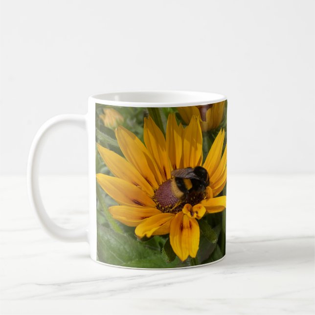 Gult Rudbeckia Flowers och Bee Kaffemugg (Vänster)