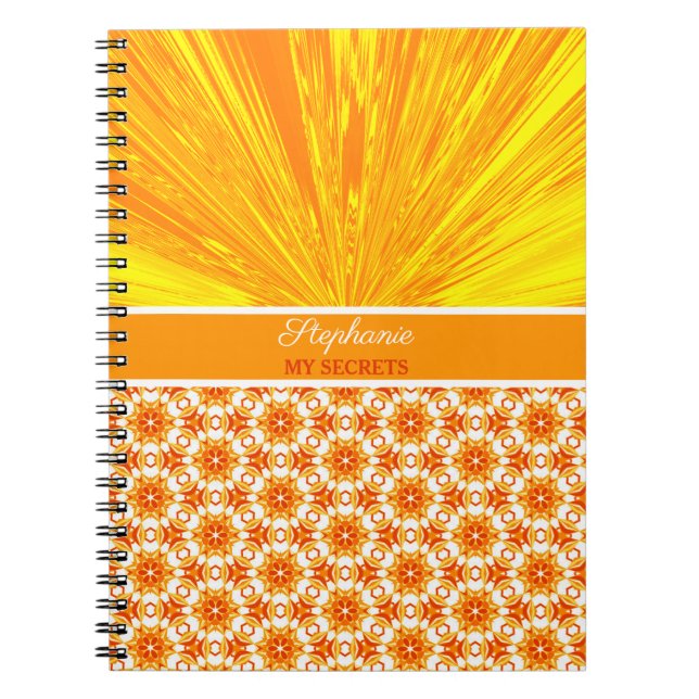 Gult Satin Kaleidoscope Personligen Mina hemlighet Anteckningsbok (Framsidan)
