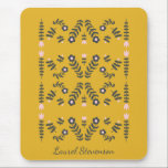 Gult Scandinavian FolFlower Personlig Musmatta<br><div class="desc">Modern skandinaviska stil blomstrar teckning i gult,  rosa och grått,  personlig med ditt namn.</div>