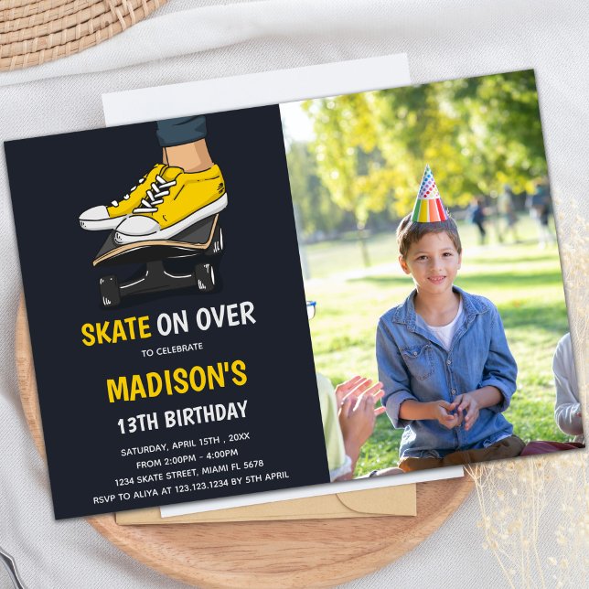 Gult Skateboard Birthday-inbjudningar med foto Inbjudningar (Yellow Skateboards Birthday Invitations w photo)