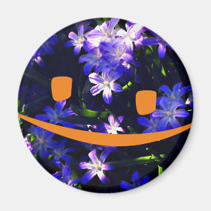 Gult Smiley face över Blåa blommor Magnet