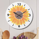 Gult Solros Large Clock Stor Klocka<br><div class="desc">Sunblommor ger glädje!
Gör din dag ljusare med den här charmerande blommigten med en ursprunglig solrosa med vattenfärg och en enkel klocka ansikte.
Eftersom vi skapar vår egen teckning kommer du inte att hitta just den här bilden från andra designers.
Ursprunglig vattenfärg © Michele Davies.</div>