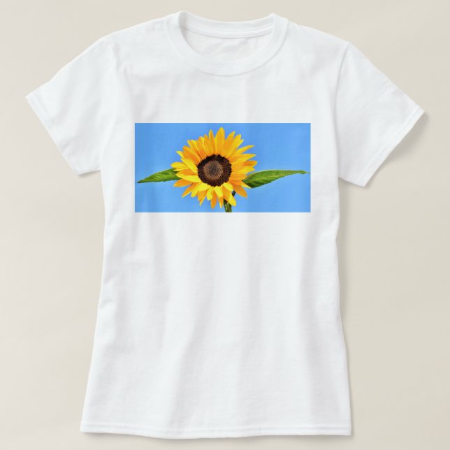 Gult Solros mot Sol på Blå himmel T-Shirt (Design framsida)