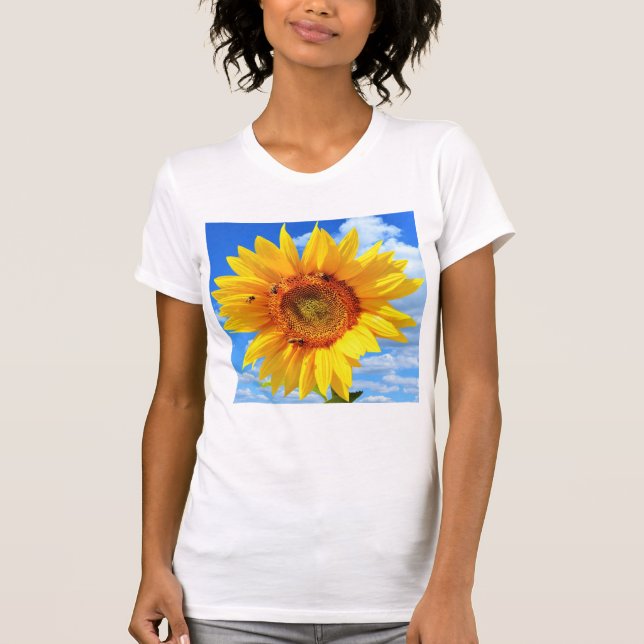 Gult Solros och bin Blå himmel - sommardagen T Shirt (Framsida)