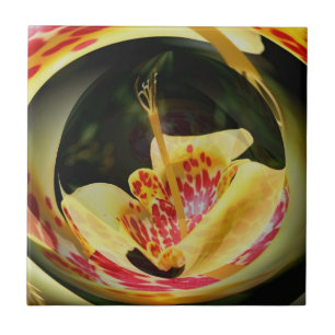 Gult Spoted Lily Blommigt Abstrakt Art Kakelplatta