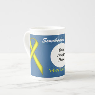 Gult Standard-menyfliksmall av Kenneth Yoncich Benporslin Mugg