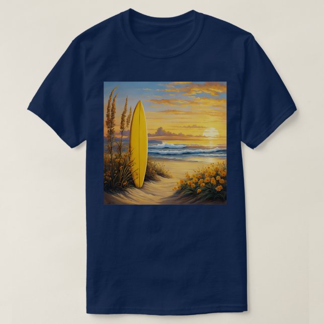 Gult Surfboard i sand vid stranden TShirt T Shirt (Design framsida)