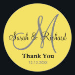Gult Tack Monogram-märke Runt Klistermärke<br><div class="desc">Inledande Stickers med brud och brudgumm namn, bröllop-datum och ett tack för att ni uttryckte er tacksamhet över er bröllopsdag eller vid något särskilt tillfälle. .Detta monogram bröllop-märke finns i gult färg. Du kan välja mellan mer färger. Du kan också anpassa färg och teckensnittet med hjälp av knappen för att...</div>