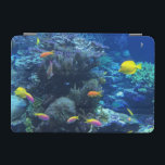 Gult Tropiskt undervattensfoto för fisk iPad Mini Skydd<br><div class="desc">Stressfull dag? Föreställ att du är på ett akvarium tittar på den här serenbilden av fisk av tropiska gulter som simmar i en lugn djupblått hav.</div>