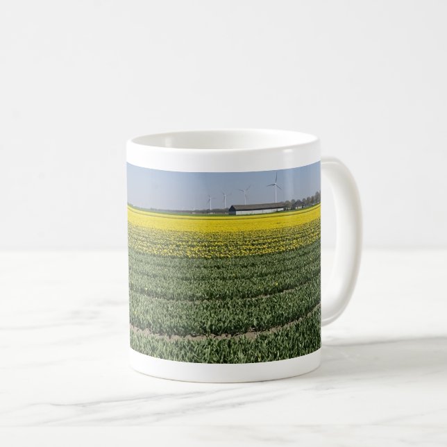 Gult Tulips Fält Panoramic Coffee Mugg (Framsida höger)