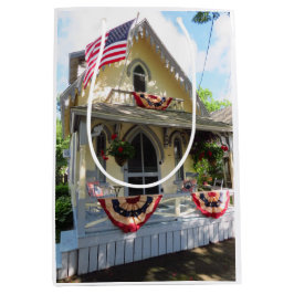 Gult Victorian with Bunting - Martha's Vineyard