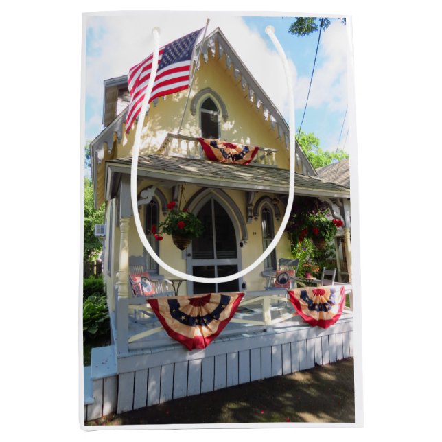 Gult Victorian with Bunting - Martha's Vineyard (Framsidan)