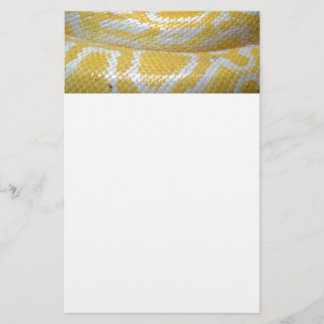 GULT WHITBOA SNAKE SKIN STRUKTUR REPTILES PATT BREVPAPPER