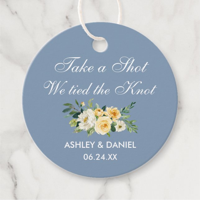 Gult White Blommigt Bröllop Dusty Blue Flaska Märk Gåvor Etiketter (Framsida)