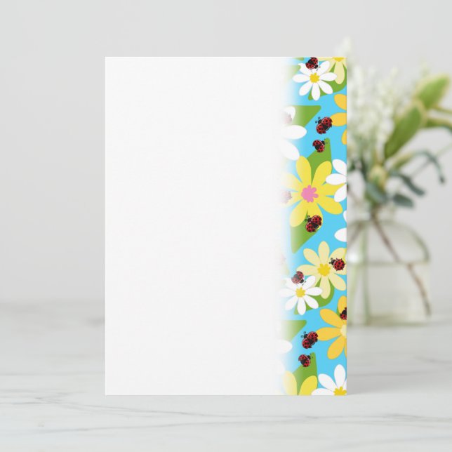 Gult White Flowers Red Ladybug Beetle Spara Datumet (Stående Fram)