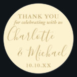 Gulten Buttercup Namnteckning Tacken Bröllopsfavor Runt Klistermärke<br><div class="desc">Tack för att du har en klassisk runddekal med namnteckning stil namn. Anpassa med ditt speciella tack till dig om chic guld-typografi. Designad av Thisisnotme©</div>