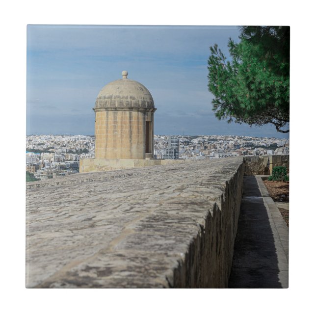 Gun turret på gamla stadsmurar i Valletta, Malta Kakelplatta (Framsidan)