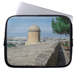 Gun turret på gamla stadsmurar i Valletta, Malta Laptop Fodral