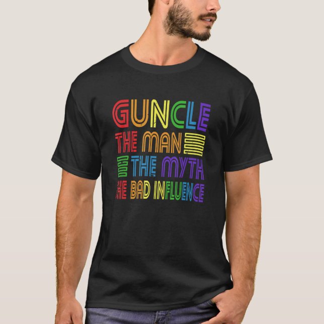 Guncle the Man Myth Bad Influence Gay farbror Godf T Shirt (Framsida)