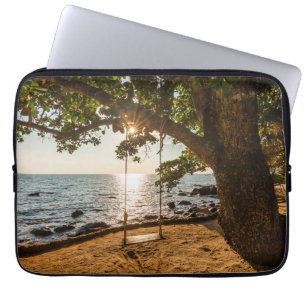 Gunga på stranden på solnedgången laptop fodral
