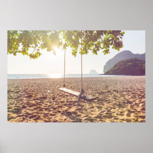 Gunga på stranden på solnedgången poster