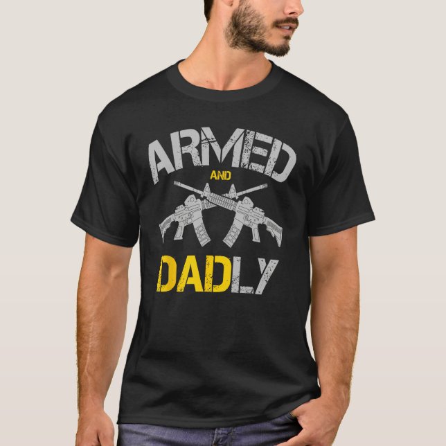 Guns Armed And Dadly, Funny Deadly Father T Shirt (Framsida)