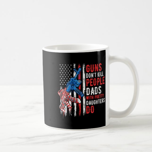 Guns Don't Kill People Dads With Pretty Daughters  Kaffemugg (Höger)