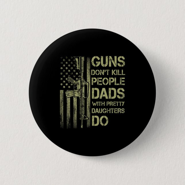 Guns Don't Kill People Dads With Pretty Daughters  Knapp (Framsida)
