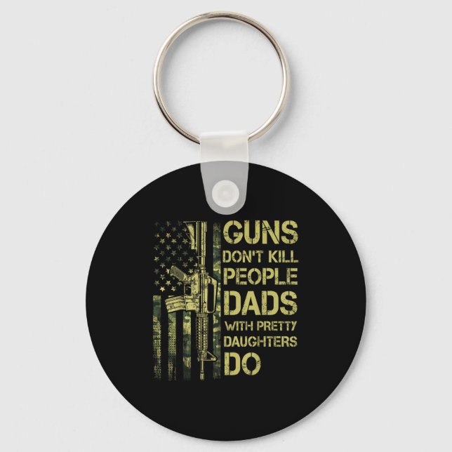 Guns Don't Kill People Dads With Pretty Daughters  Nyckelring (Framsida)