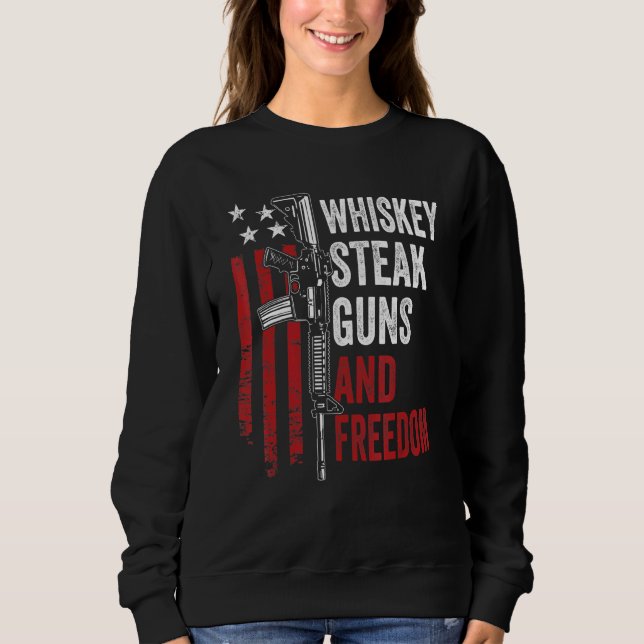 Guns Whiskey Beer och Freedom Drinking US Gun O T Shirt (Framsida)