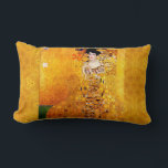 Gustav Klimt Adele Bloch-Bauer Vintage Art nouveau Lumbarkudde<br><div class="desc">Gustav Klimt Porträtt från Adele Bloch-Bauer i Art nouveau Painting Porträtt från Adele Bloch-Bauer I är en 1907-målning av Gustav Klimt. Den första av två porträtt Klimt, som är målad av Bloch-Bauer, har kallats det sista och mest representativa arbetet i hans gyllene fas. Denna målning, som tog tre år att...</div>