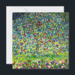 Gustav Klimt Apple Träd Inbjudningar<br><div class="desc">Kort med Gustav Klimts målning Apple Träd,  I (1912). Ett färglöst rödäpple träd står i en grönt fält av lila,  rosa,  gult och vita blommor. En perfekt för fläkt av Art nouveau och österrikisk konst.</div>