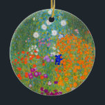 Gustav Klimt Blomsterträdgård Julgransprydnad Keramik<br><div class="desc">Ornament med Gustav Klimts oljemålning Blomsterträdgård (1906). En vacker trädgård av lila,  rött,  vitt,  blått och orange blommor. En underbar gåva till fläkt av Art nouveau och österrikisk konst.</div>