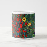 Gustav Klimt Blomsterträdgård Jumbo Mugg<br><div class="desc">Kaffe Mugg som innehåller Gustav Klimts oljemålning Farm Garden med solblommor (1907). En vacker trädgård av solblommor och exquisite blue,  red,  lila,  rosa och vita blommor. En underbar gåva till fläkt av Art nouveau och österrikisk konst.</div>