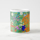 Gustav Klimt Blomsterträdgård Jumbo Mugg<br><div class="desc">Kaffe Mugg med Gustav Klimts oljemålning Blomsterträdgård (1906). En vacker trädgård av lila,  rött,  vitt,  blått och orange blommor. En underbar gåva till fläkt av Art nouveau och österrikisk konst.</div>
