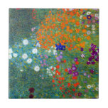 Gustav Klimt Blomsterträdgård Kakelplatta<br><div class="desc">En stuga eller bondgård blomsterträdgård som Gustav Klimt målat.</div>