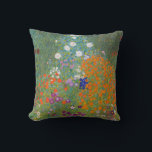 Gustav Klimt Blomsterträdgård Typ av skydd Kudde<br><div class="desc">En vacker trädgårdsmålning - det här är en klassisk målning av Gustav Klimt,  som heter Cottage Garden,  eller Bauergarten,  1907,  som är en nära blomsterträdgård,  en färgstark blommigt.</div>