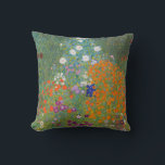 Gustav Klimt Blomsterträdgård Typ av skydd Kudde<br><div class="desc">En vacker trädgårdsmålning - det här är en klassisk målning av Gustav Klimt,  som heter Cottage Garden,  eller Bauergarten,  1907,  som är en nära blomsterträdgård,  en färgstark blommigt.</div>