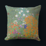 Gustav Klimt Blomsterträdgård Typ av skydd Kudde<br><div class="desc">En vacker trädgårdsmålning - det här är en klassisk målning av Gustav Klimt,  som heter Cottage Garden,  eller Bauergarten,  1907,  som är en nära blomsterträdgård,  en färgstark blommigt.</div>