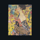 Gustav Klimt Dam med Fläkt Art nouveau-färg Fleecefilt<br><div class="desc">Gustav Klimt Dam med Fläkt Art nouveau-målning Denna halva porträtt av en vacker kvinna har en gult med asiatiska ornament, färgstarka fåglar och blommor. Dam bär en klänning i stil på en kimono präglad av motiv för en kinesisk drakklänning. Vackra konstnärliga romantiska dekorativa bror konsmålning. Se mer av våra Gustav...</div>
