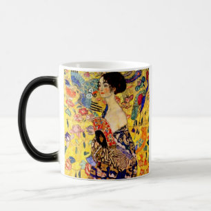 Gustav Klimt Dam med Fläkt Magisk Mugg