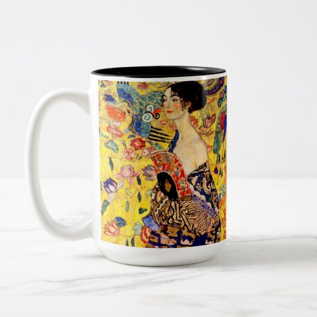 Gustav Klimt Dam med Fläkt Två-Tonad Mugg (Vänster)