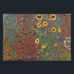 Gustav Klimt Farm Garden med Bordstabletten Solblo Bordstablett<br><div class="desc">Gustav Klimt Farm Garden med bordstablett av solblommor. Oljemålning på arbetsyta 1905-06. Även om Klimt är mest känd för sin guld-period som producerade klassiska verk som The Kiss and Porträtt of Adele Bloch Bauer, producerade konstnären också några oerhört charmerande landskapspisningar. Garden Farm med solblommor har en rik sommarträdgård i blomning...</div>
