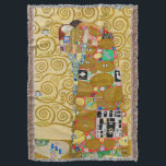 Gustav Klimt Fulfillment Nouveau Couple Filt<br><div class="desc">Gustav Klimt,  Fulfillment 1910-1911 Art nouveau Couple med Klimts namnteckning snurrande design och vackra guld-målning.</div>