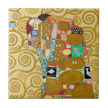 Gustav Klimt Fulfillment Nouveau Couple Kakelplatta<br><div class="desc">Gustav Klimt,  Fulfillment 1910-1911 Art nouveau Couple med Klimts namnteckning snurrande design och vackra guld-målning.</div>