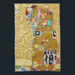 Gustav Klimt Fulfillment Nouveau Couple Kökshandduk<br><div class="desc">Gustav Klimt,  Fulfillment 1910-1911 Art nouveau Couple med Klimts namnteckning snurrande design och vackra guld-målning.</div>