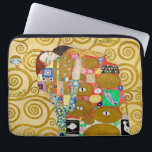 Gustav Klimt Fulfillment Nouveau Couple Laptop Fodral<br><div class="desc">Gustav Klimt,  Fulfillment 1910-1911 Art nouveau Couple med Klimts namnteckning snurrande design och vackra guld-målning.</div>