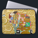 Gustav Klimt Fulfillment Nouveau Couple Laptop Fodral<br><div class="desc">Gustav Klimt,  Fulfillment 1910-1911 Art nouveau Couple med Klimts namnteckning snurrande design och vackra guld-målning.</div>