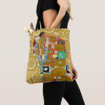 Gustav Klimt Fulfillment Nouveau Couple Tygkasse<br><div class="desc">Gustav Klimt,  Fulfillment 1910-1911 Art nouveau Couple med Klimts namnteckning snurrande design och vackra guld-målning.</div>
