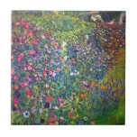 Gustav Klimt Italienska Garden Kakelplatta<br><div class="desc">Tile med Gustav Klimts oljemålning Italienska Garden Landscape (1913). En vacker trädgård av färgade blommor: röd,  vit,  rosa,  lila. En underbar gåva till fläkt av Art nouveau och österrikisk konst.</div>